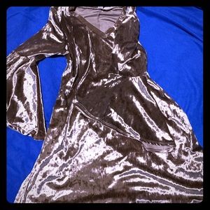 NWOT boutique velvet bell sleeve shift dress
